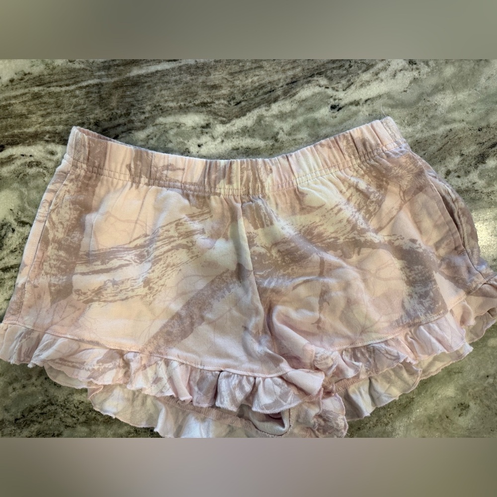 Hollister Pink Camo Ruffle Bottom Pajama Shorts Size S Never worn!
